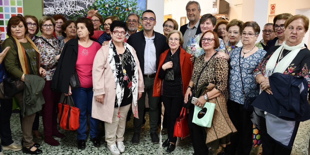 Vila-real reviu la tradicional Nit de Xulla pels carrers i les penyes de la ciutat