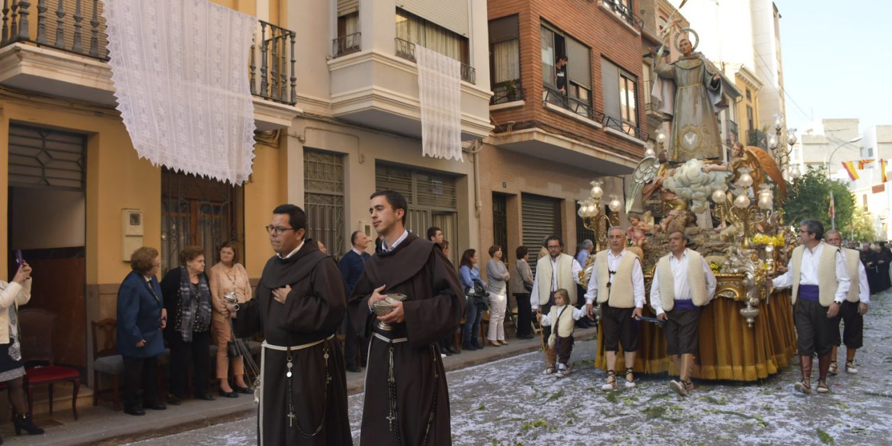Vila-real celebra el dia del patró amb la missa i processó de Sant Pasqual