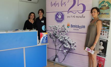 Benicàssim converteix les tourist-info en punts violeta per a sensibilitzar contra la violència de gènere