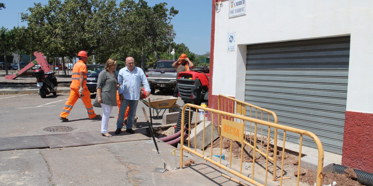 L’ajuntament renova les voreres i la canalització d’aigua potable al barri Joan XXIII