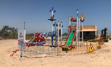 Nous gronxadors en la platja i el Parc del Xop de la Llosa