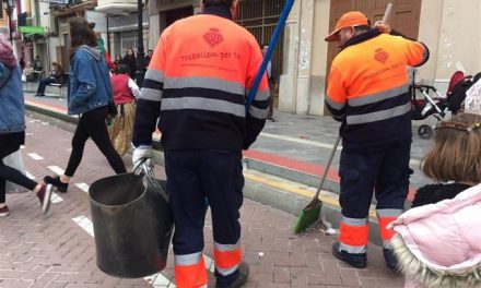 Castelló reforça el desplegament de neteja de Magdalena amb 112 operaris i 59 vehicles