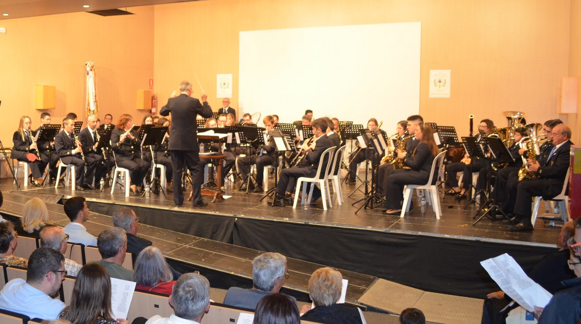 La Unió Musical d’Orpesa celebra Santa Cecilia amb un homenatge als 30 anys de trajectòria del seu director