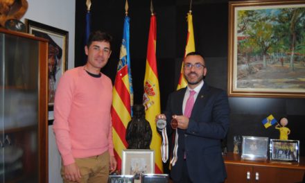 L´Alcalde de Vila-real felicita el ciclista Sebastián Mora per les dues medalles en el Mundial de Berlín i la seua segona classificació olímpica