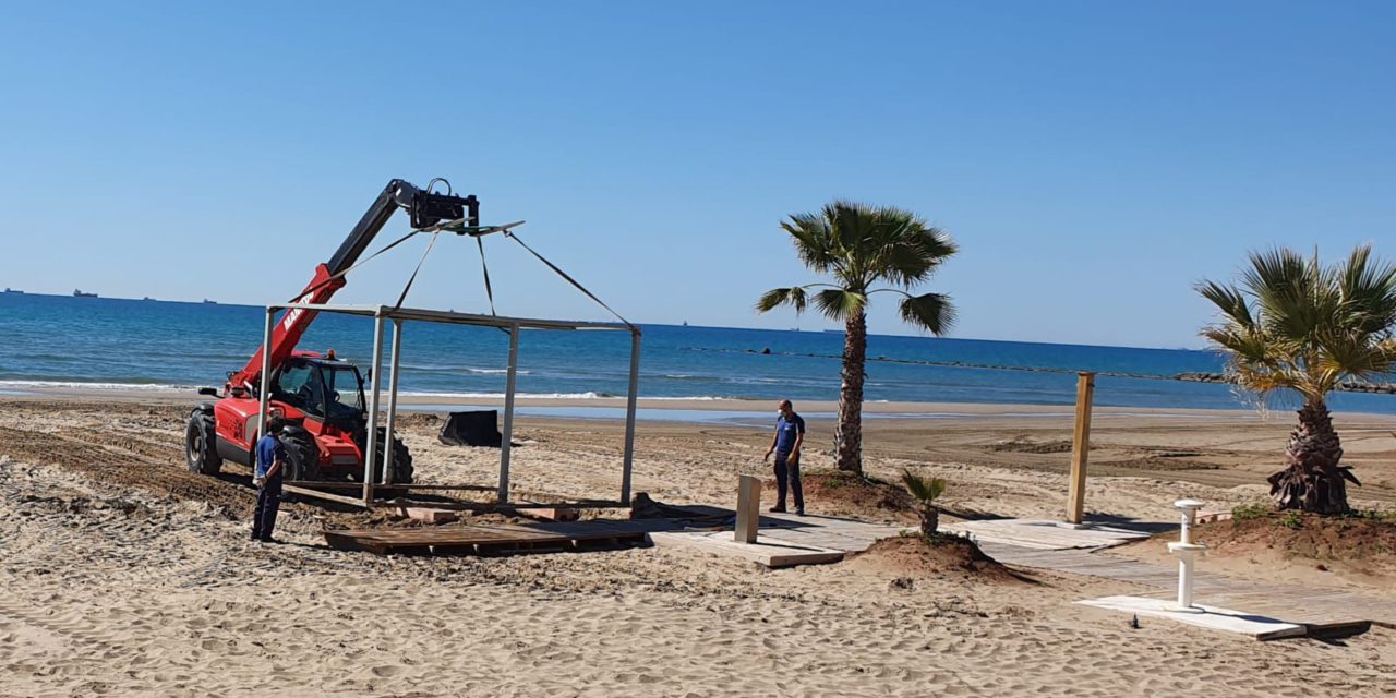 Benicàssim inicia la rehabilitació dels mòduls per a persones amb mobilitat reduïda a la platja