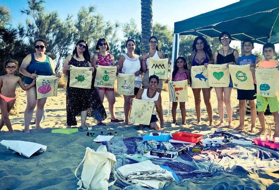 Celebrem amb la Natura ha organitzat una jornada de neteja a la platja del Serradal