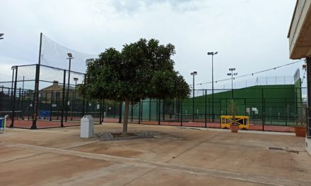 Benicàssim reprén el dilluns l’activitat en les pistes de tennis i pàdel del poliesportiu