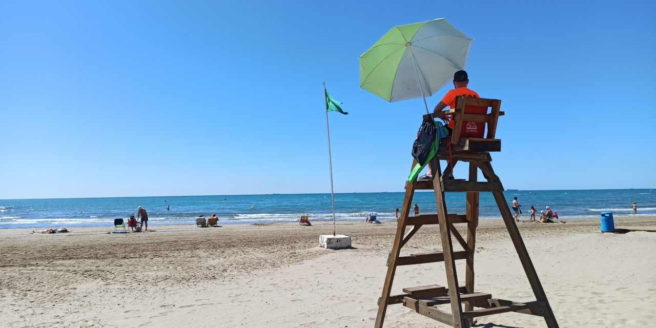 Benicàssim inicia el servei de salvament i socorrisme a la platja