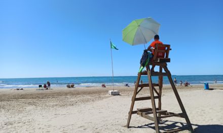 Benicàssim inicia el servei de salvament i socorrisme a la platja