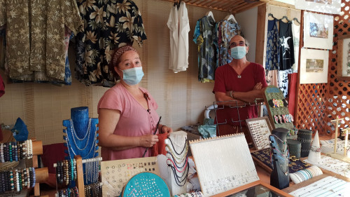 Benicàssim dinamitza la costa amb gimnàstica a la platja i el mercat d’artesania Torre Sant Vicent