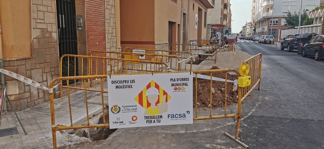 Vila-real treballa en la modernització de la xarxa d’aigua potable amb la renovació de canalitzacions al carrer Furs de València