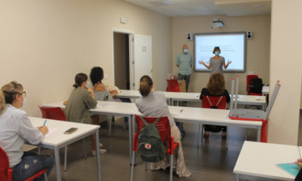 Benicàssim Activa’ reprén l’activitat presencial amb un taller sobre protecció de dades