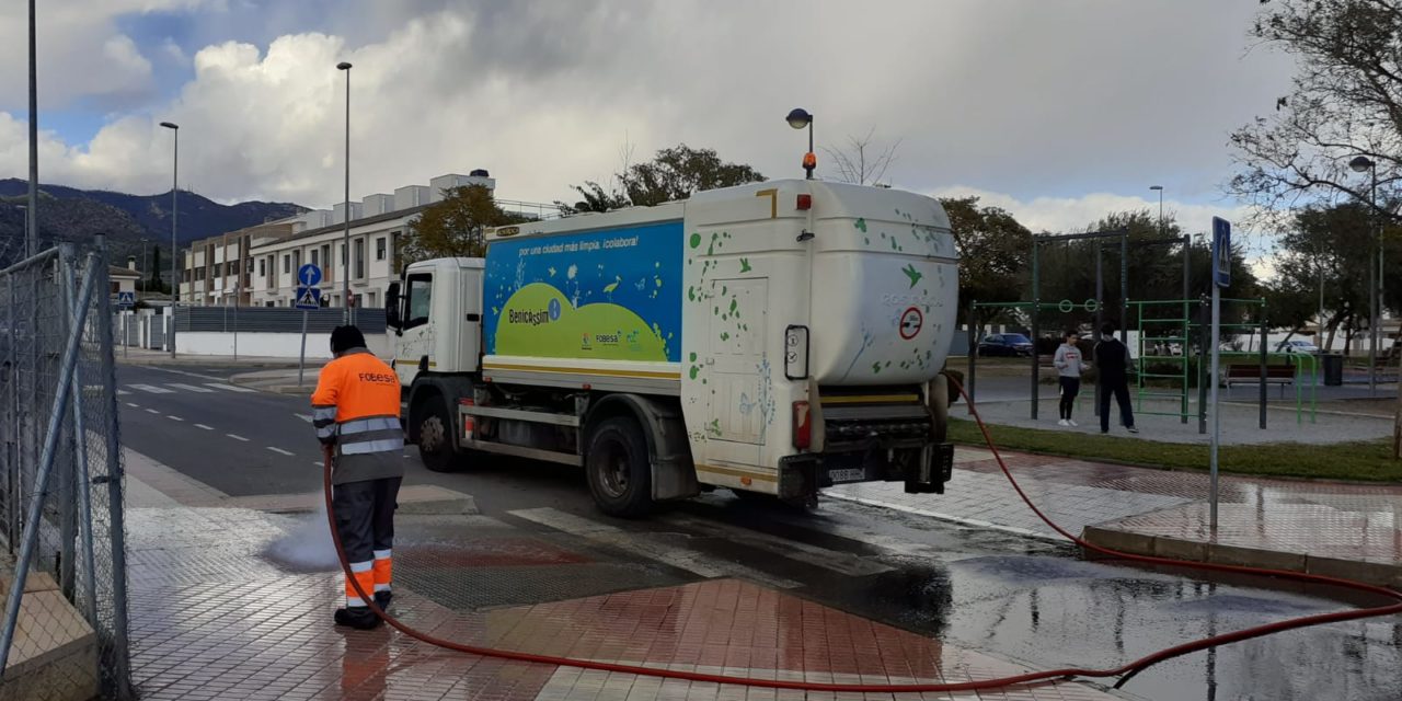 Benicàssim continua amb el servei de neteja i desinfecció per Covid-19