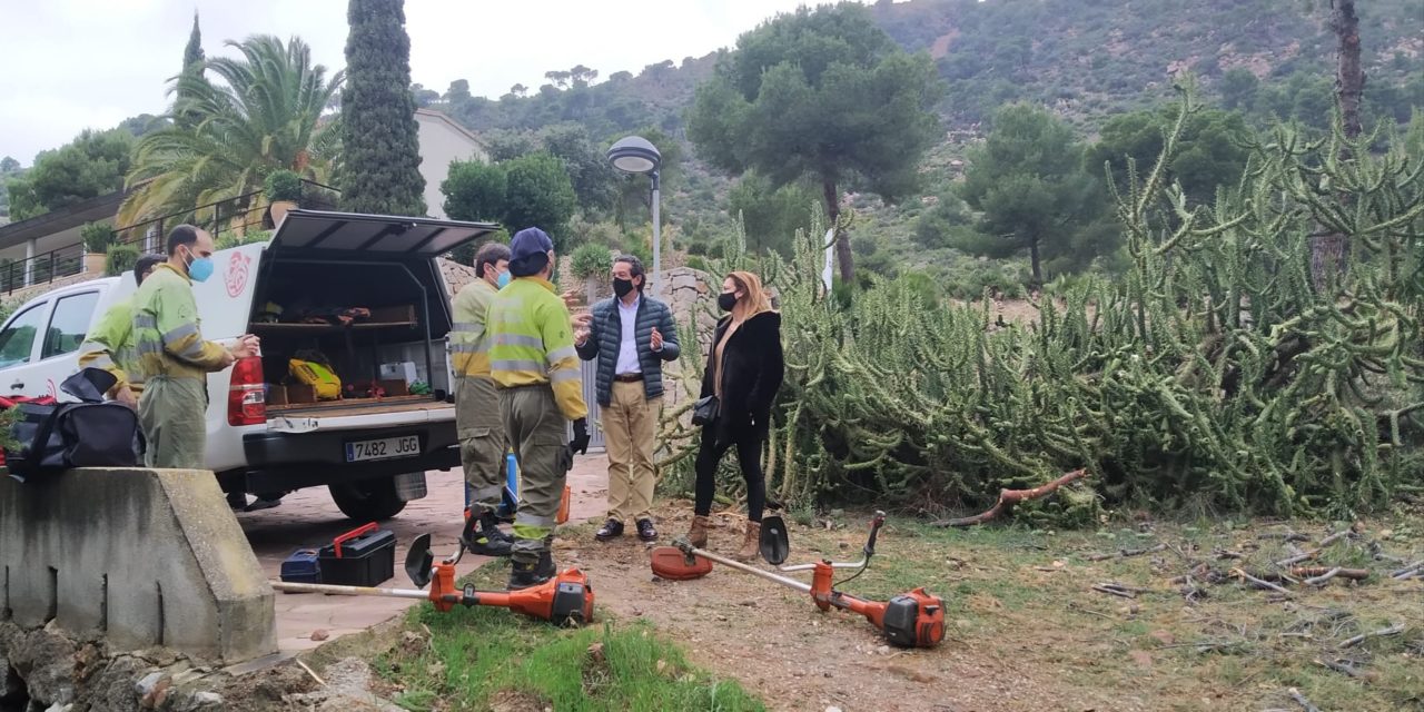 Benicàssim continua amb les labors de prevenció d’incendis forestals en urbanitzacions de muntanya