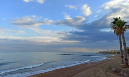 Benicàssim trau a licitació els llocs vacants d’ombrel·les i hamaques i de massatges