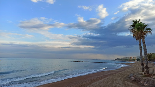 Benicàssim trau a licitació els llocs vacants d’ombrel·les i hamaques i de massatges