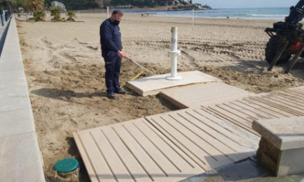 Benicàssim posa a punt les platges per a Setmana Santa