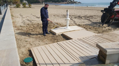 Benicàssim posa a punt les platges per a Setmana Santa