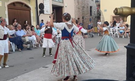 Orpesa celebra el seu tradicional Pregonet de Sant Jaume al ritme de balls tradicionals