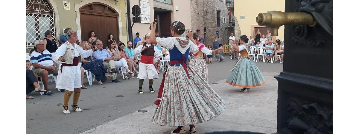 Orpesa celebra el seu tradicional Pregonet de Sant Jaume al ritme de balls tradicionals