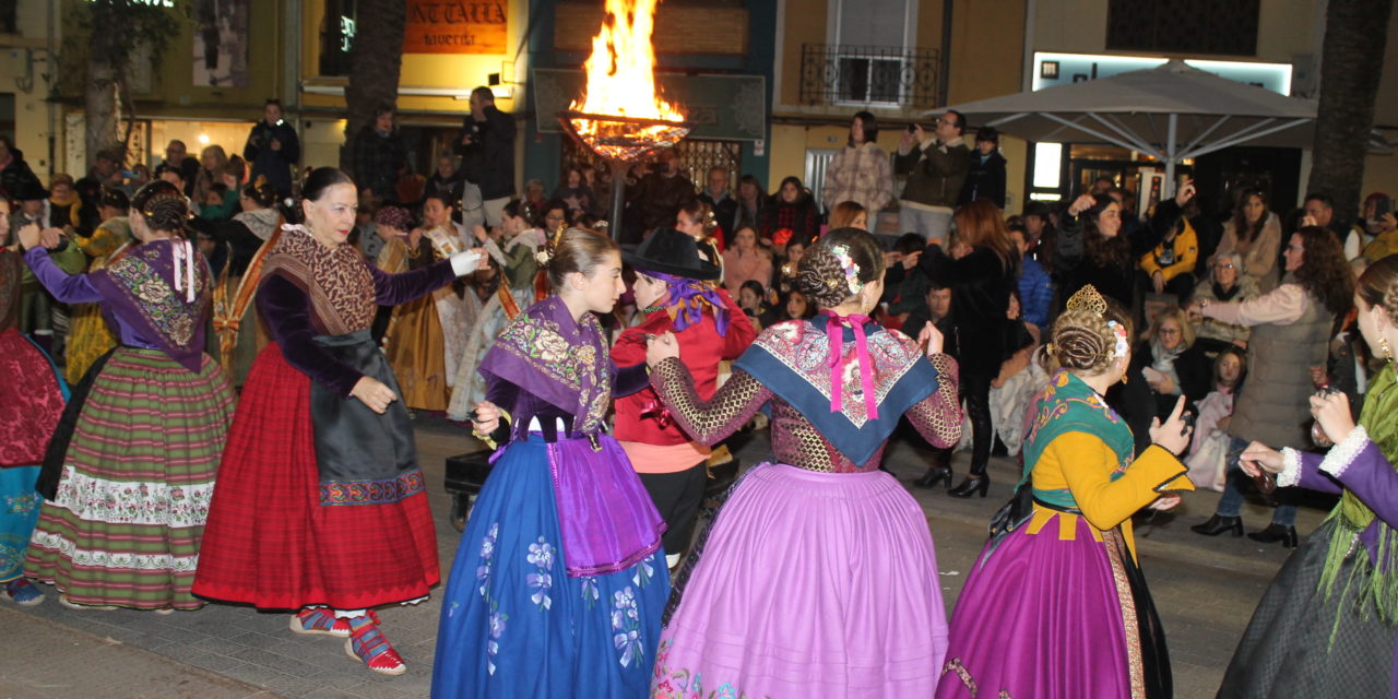 Benicàssim obri la setmana festiva amb fogueres i coquetes