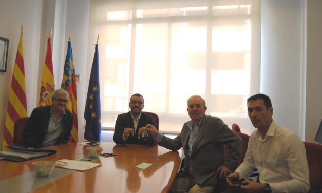 Benlloch signa els primers cinc pisos del banc d’habitatge pont per a situacions d’emergència social de Vila-real