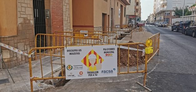 Vila-real treballa en la modernització de la xarxa d’aigua potable amb la renovació de canalitzacions al carrer Furs de València