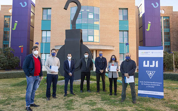 L’Aula Zschimmer & Schwarz de Química Sostenible i Circular premia dos estudiants de la Universitat Jaume I i els seus tutors pels seus treballs de final de grau i de màster