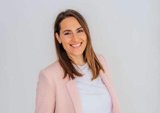 Benicàssim Activa, pol d’atracció i foment del talent local, porta a Vila Elisa la conferència de l’educadora financera Nieves Villena