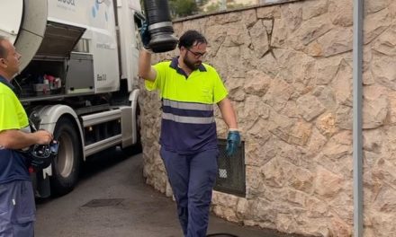 Benicàssim realitza un pla preventiu de neteja intensiva d’embornals davant la possible arribada de gota freda
