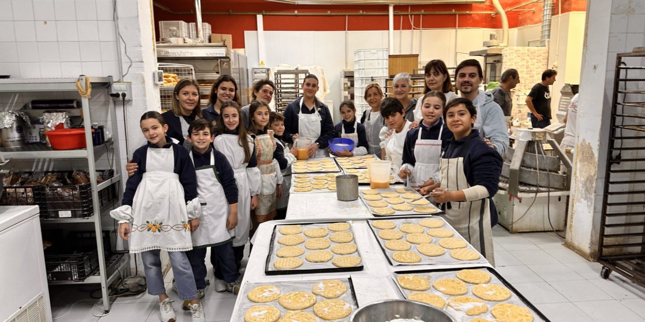 Benicàssim enforna 23.000 “coquetes de Sant Antoni” per a honrar al seu patró en 2025
