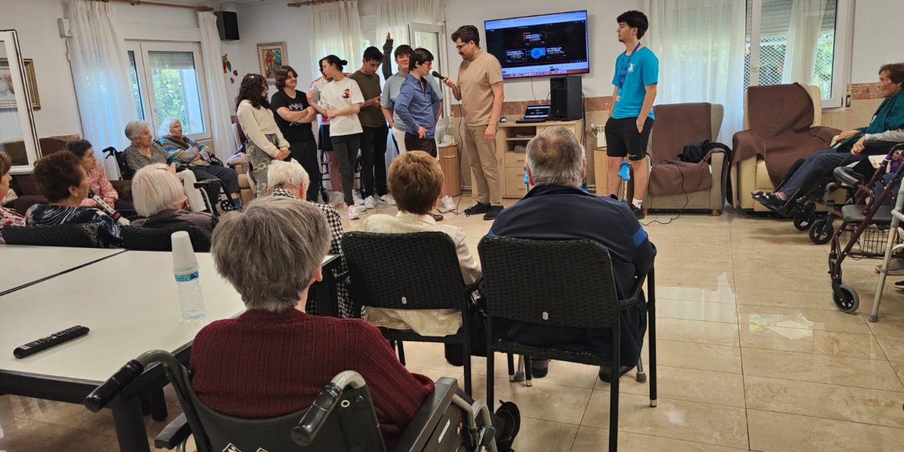 Benicàssim prova amb èxit una iniciativa entre jóvens i majors de la localitat per a lluitar contra la soledat no desitjada