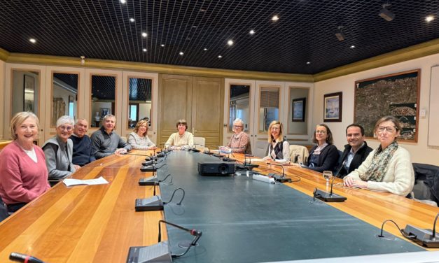 Benicàssim aferma el seu agermanament amb la ciutat francesa d’Évian-els-Bains