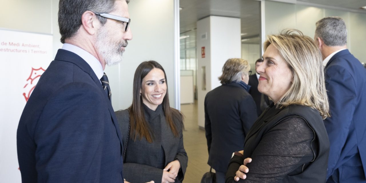 Barrachina enalteix la incorporació de Raquel París al capdavant de la direcció d’Aerocas per a continuar fent de l’aeroport un gran motor de connectivitat i internacionalització