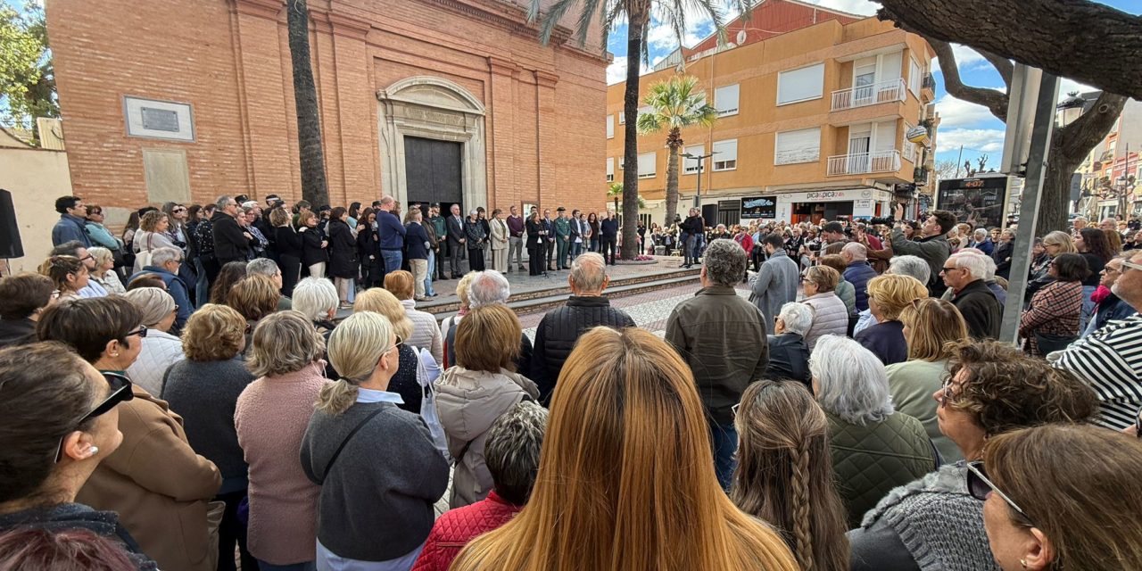 Benicàssim emmudeix en senyal de dol per l’assassinat d’Ana