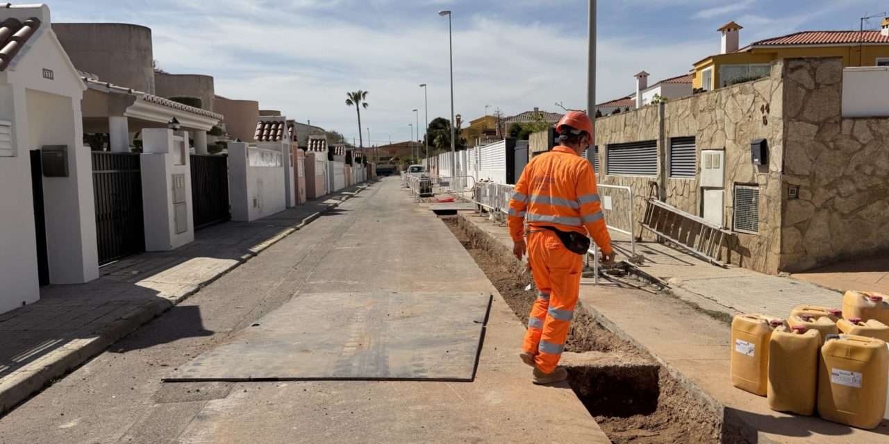 Benicàssim comença la millora de la xarxa de pluvials al carrer Vicent Fuentes i Ramón per a alleujar la sobrecàrrega davant pluges intenses