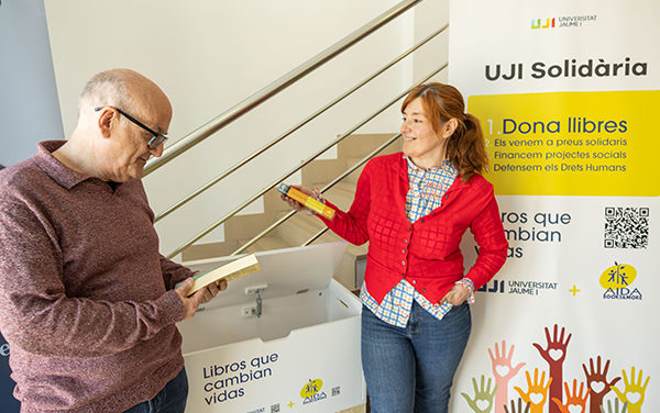 L’UJI i l’ONG AIDA signen un conveni per a promoure la cooperació mitjançant la donació de llibres