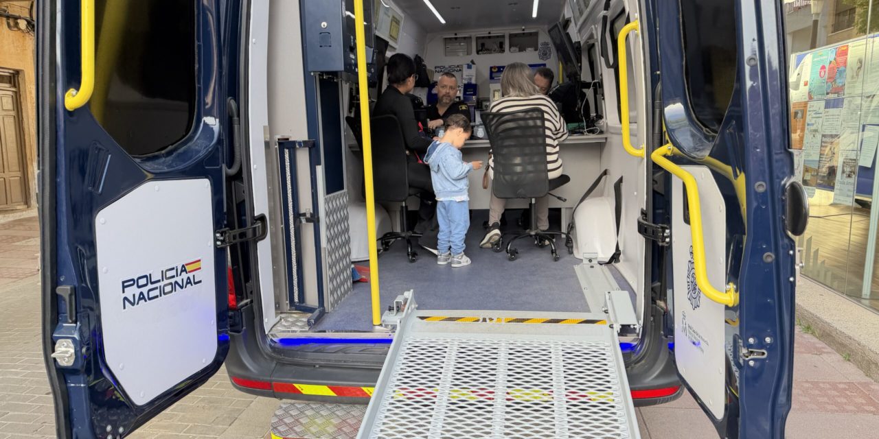 La Unitat Mòbil d’expedició de DNI i passaport torna