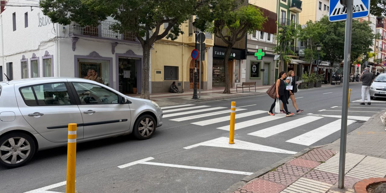 Benicàssim reforça la seguretat viària amb la instal·lació de captafars solars en passos de vianants