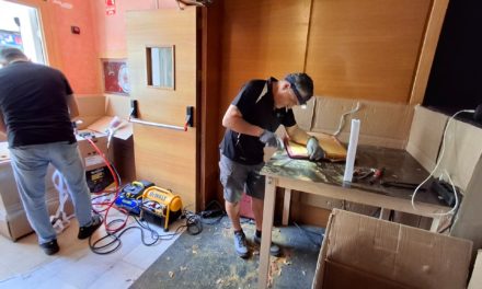 Vila-real inicia la renovació de l’entapissat de les butaques de l’Auditori Municipal per a obrir de nou a l’octubre